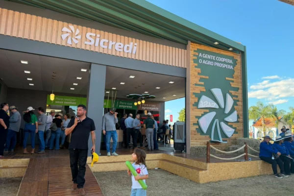 Sicredi tem participação na Bahia Farm Show 2026 com foco em relacionamento, negócios e fortalecimento do agro regional